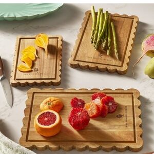 💕 2025 Pioneer Woman Scalloped Wood Cutting Board 3 Piece Set